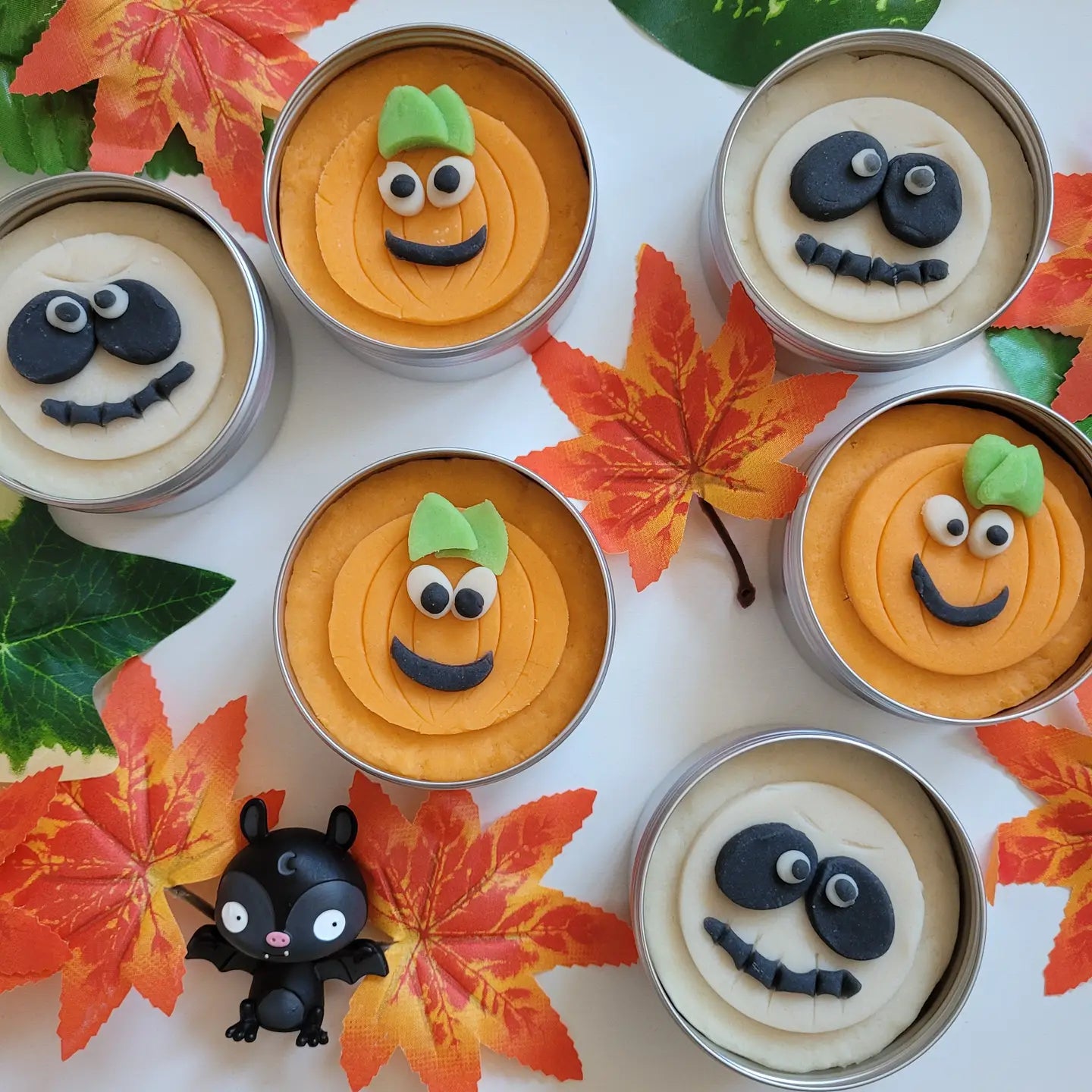 HELLO! PLAYDOUGH! Pumpkin Playdough